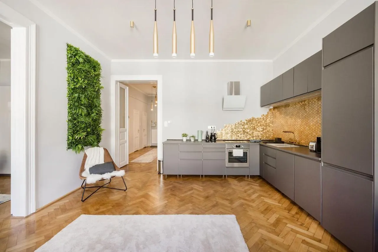 Elegant And Spacious Holiday Home Будапешт
