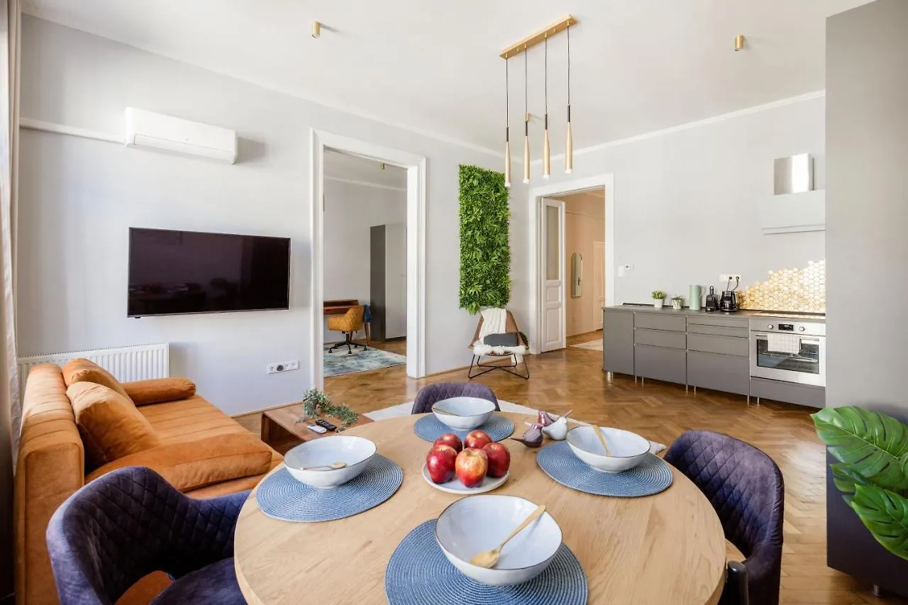 Elegant And Spacious Holiday Home Будапешт 0*,  Венгрия