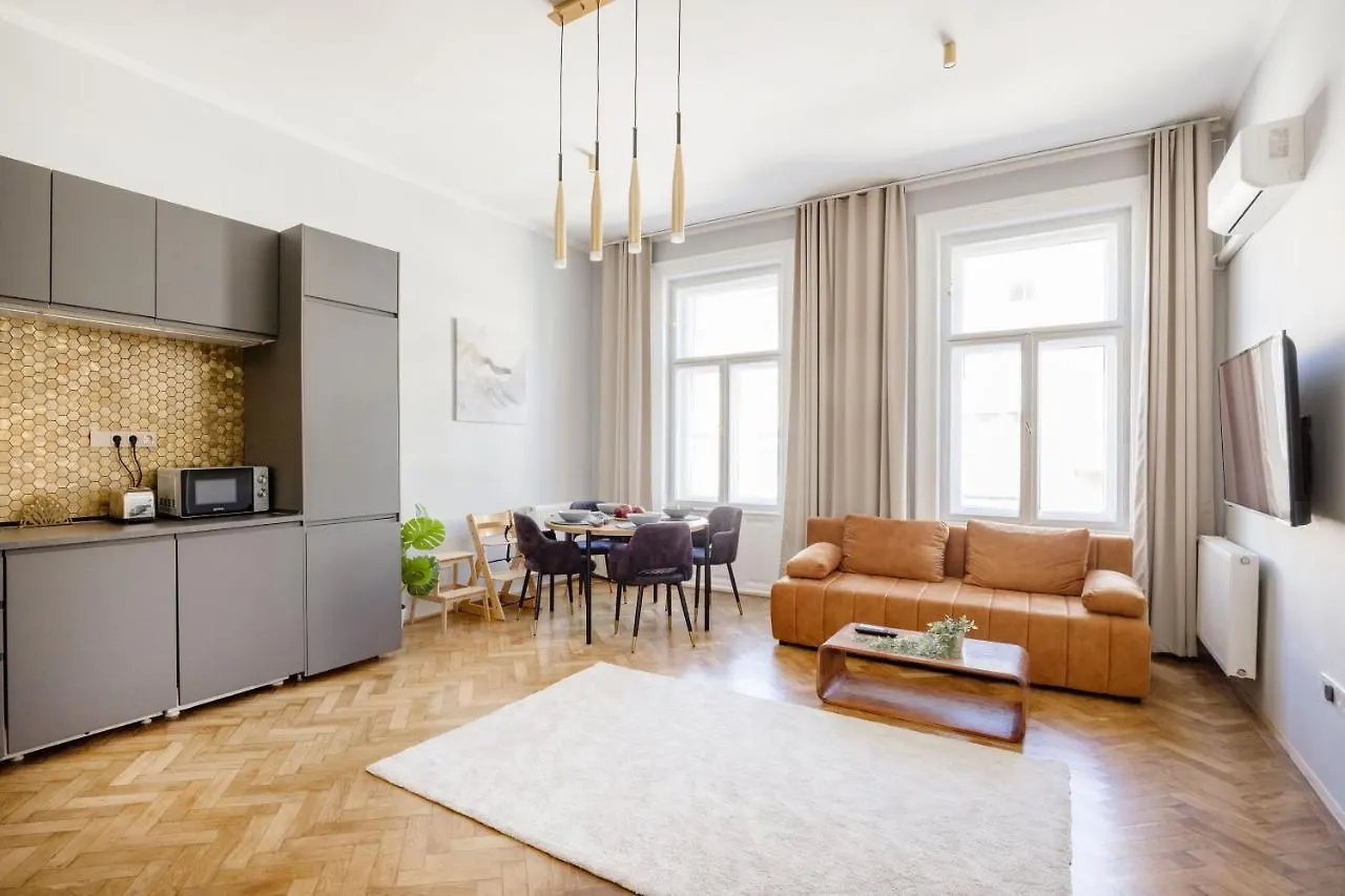 Elegant And Spacious Holiday Home Будапешт 0*,