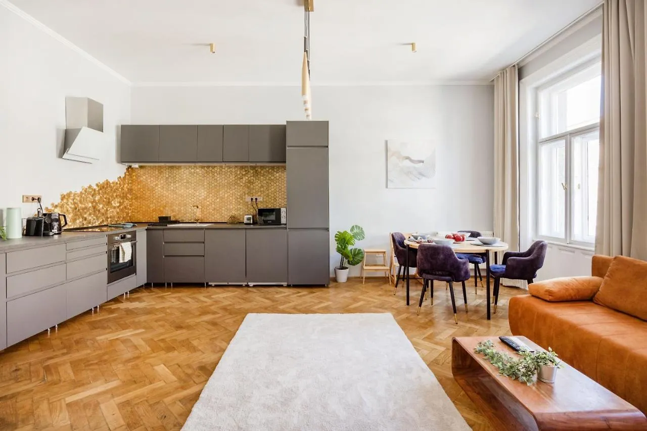 Апартаменты Elegant And Spacious Holiday Home Будапешт